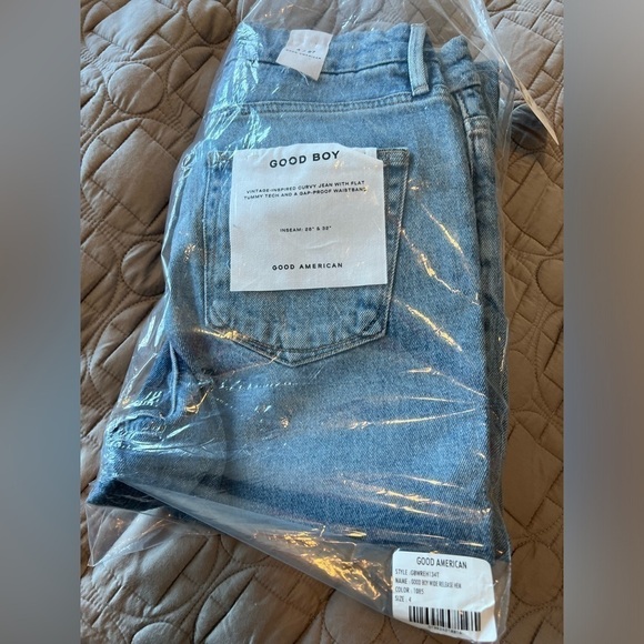 Good American Good Boy Wide Release Hem Jeans in INDIG0085 - Picture 14 of 14